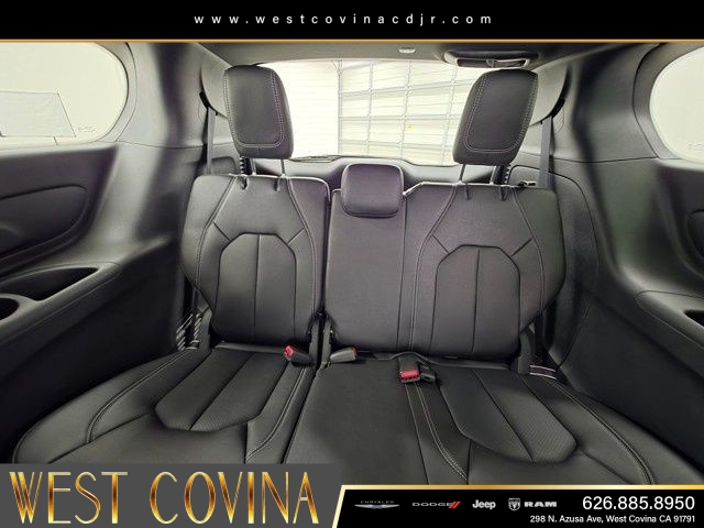 New 2025 Bright White Clear-Coat Exterior Paint Chrysler Select image 21