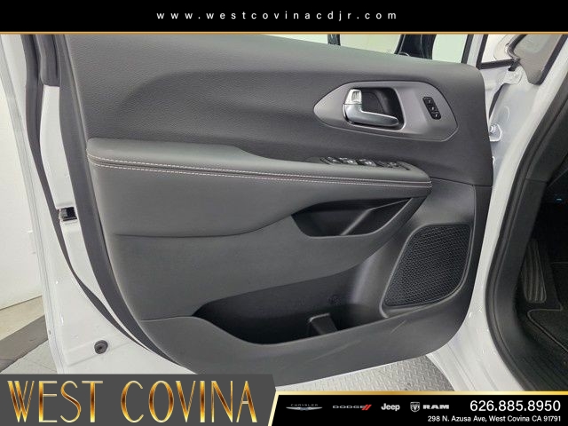 New 2025 Bright White Clear-Coat Exterior Paint Chrysler Select image 25