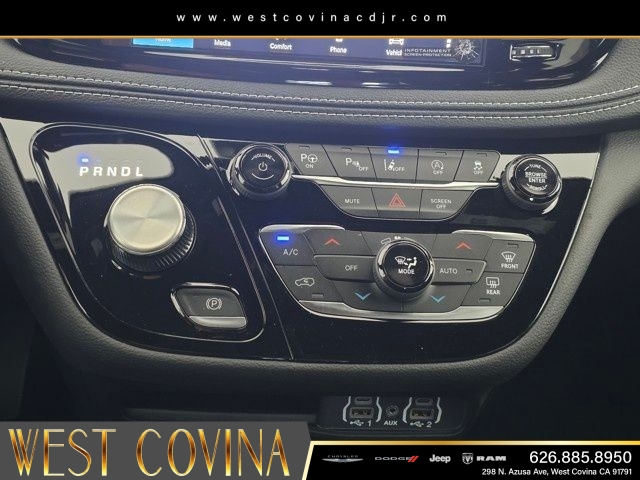 New 2025 Bright White Clear-Coat Exterior Paint Chrysler Select image 31