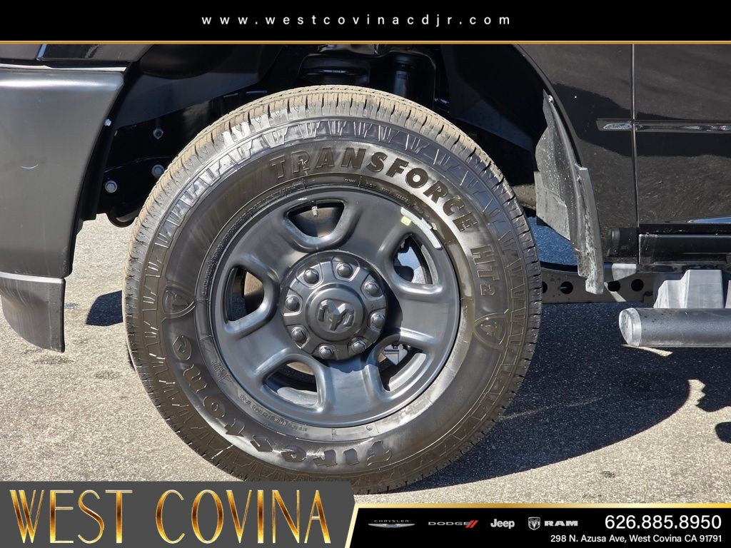 New 2026 Diamond Black Crystal Pearl-Coat Exterior Paint RAM Tradesman image 9