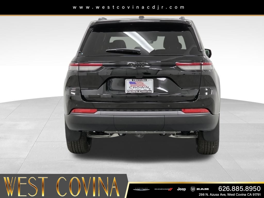 New 2026 Diamond Black Crystal Pearlcoat Jeep Laredo image 6