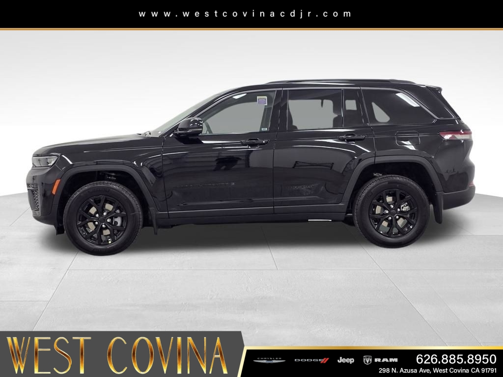 New 2026 Diamond Black Crystal Pearlcoat Jeep Laredo image 8
