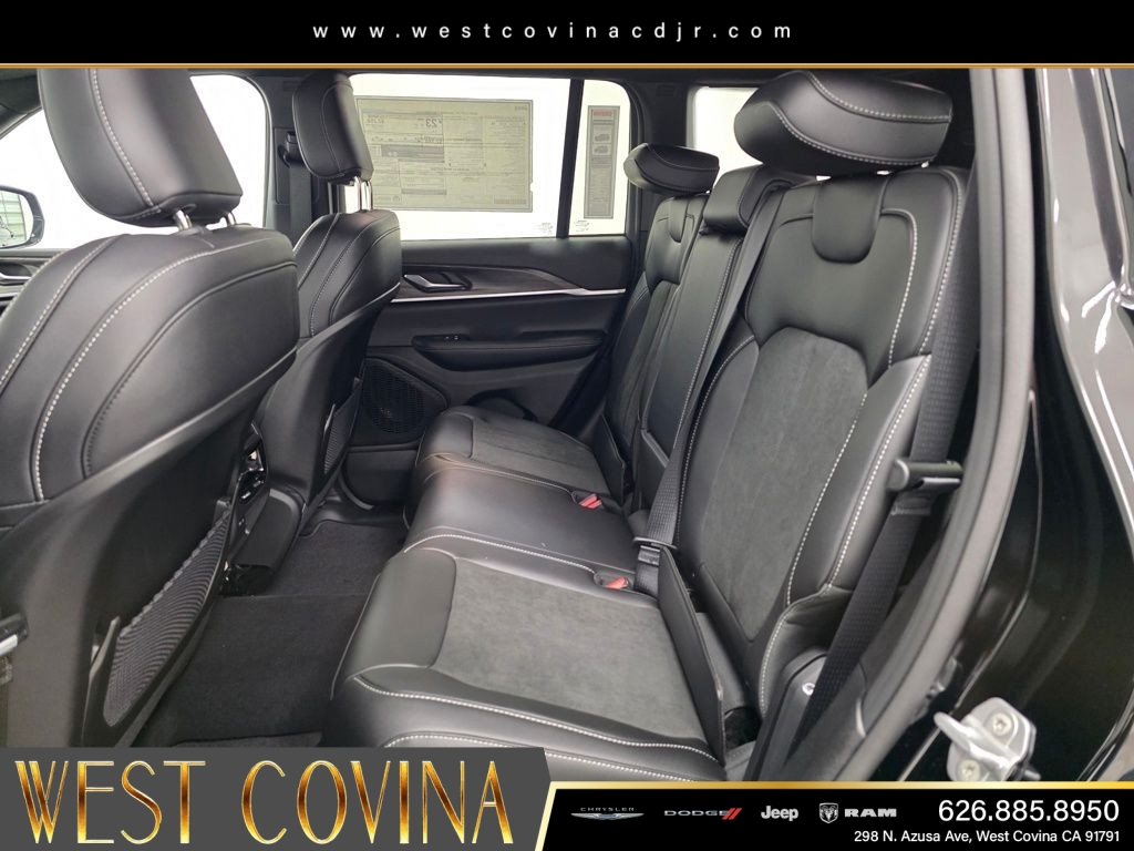 New 2026 Diamond Black Crystal Pearlcoat Jeep Laredo image 11