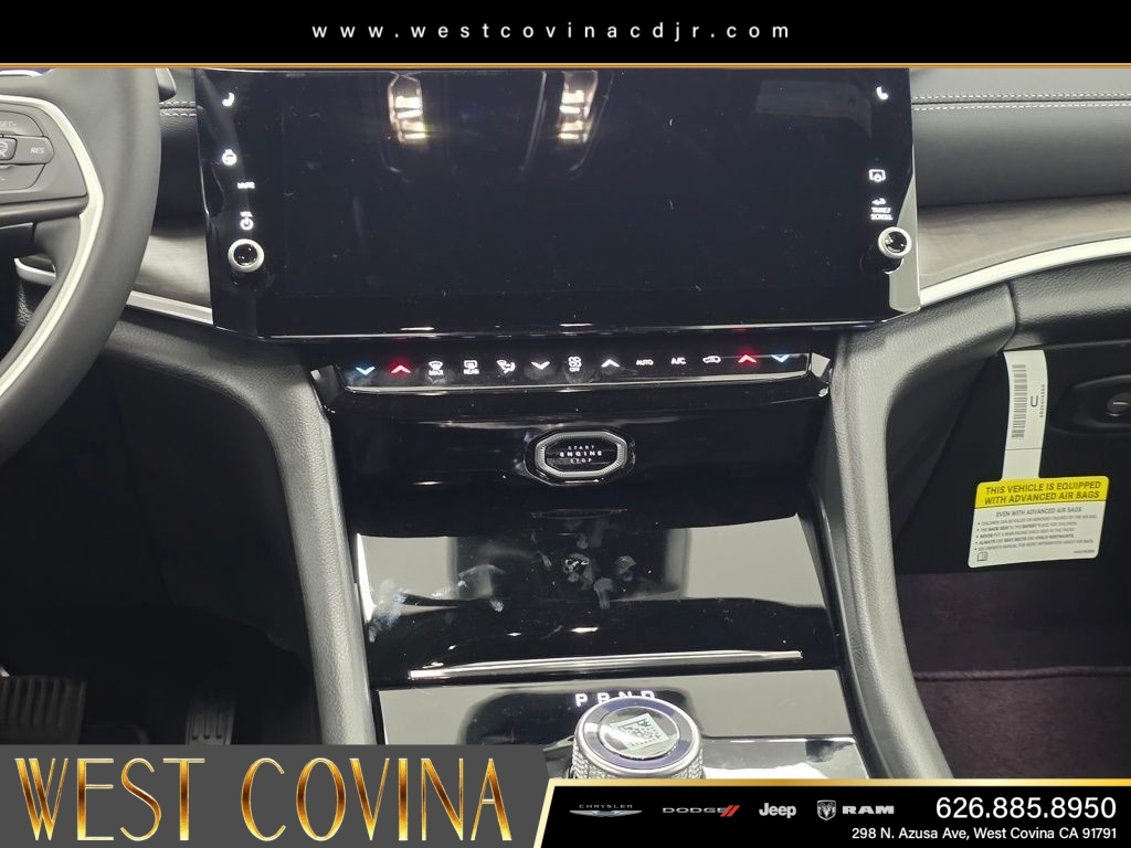 New 2026 Diamond Black Crystal Pearlcoat Jeep Laredo image 13