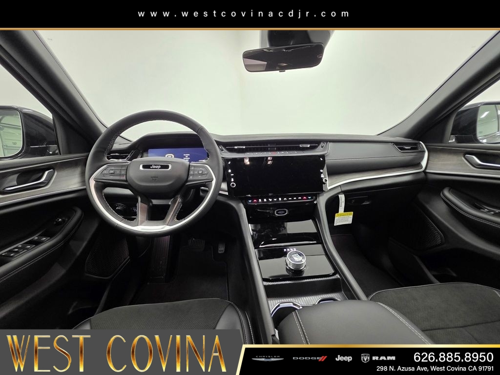 New 2026 Diamond Black Crystal Pearlcoat Jeep Laredo image 14
