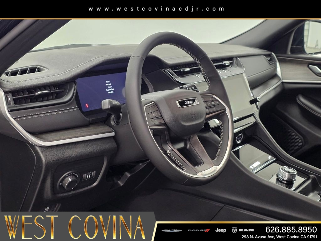 New 2026 Diamond Black Crystal Pearlcoat Jeep Laredo image 17