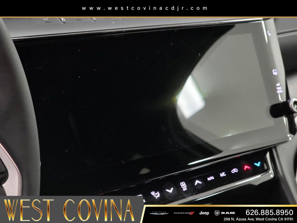 New 2026 Diamond Black Crystal Pearlcoat Jeep Laredo image 18