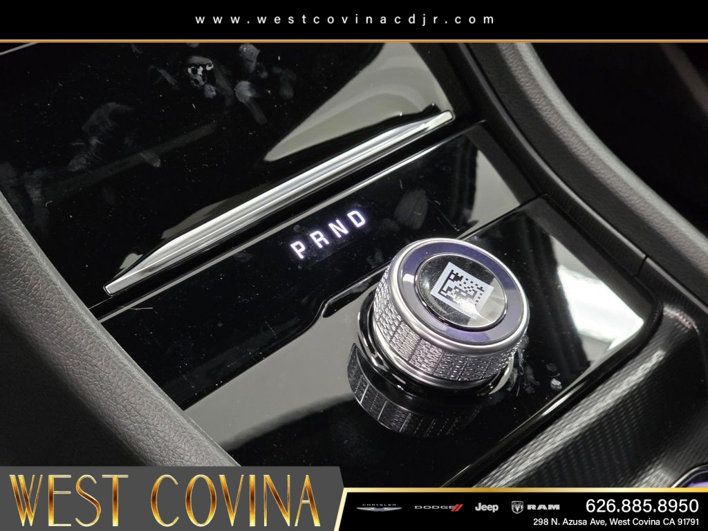 New 2026 Diamond Black Crystal Pearlcoat Jeep Laredo image 19