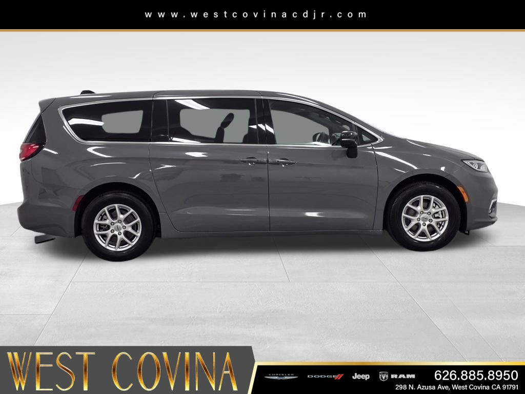 New 2025 Ceramic Gray Clear-Coat Exterior Paint Chrysler Select image 4