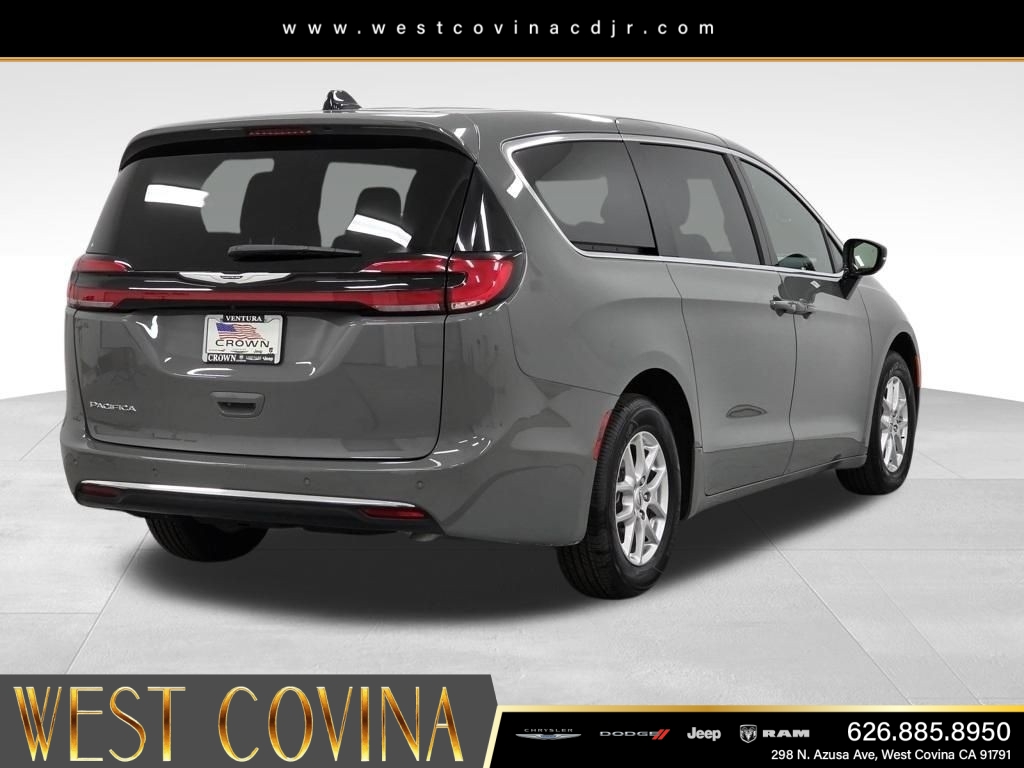 New 2025 Ceramic Gray Clear-Coat Exterior Paint Chrysler Select image 5