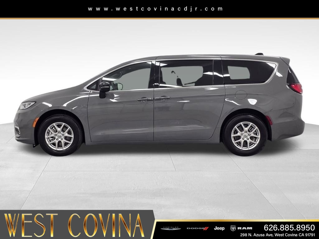 New 2025 Ceramic Gray Clear-Coat Exterior Paint Chrysler Select image 8