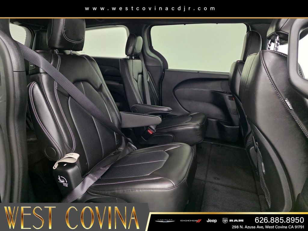New 2025 Ceramic Gray Clear-Coat Exterior Paint Chrysler Select image 11