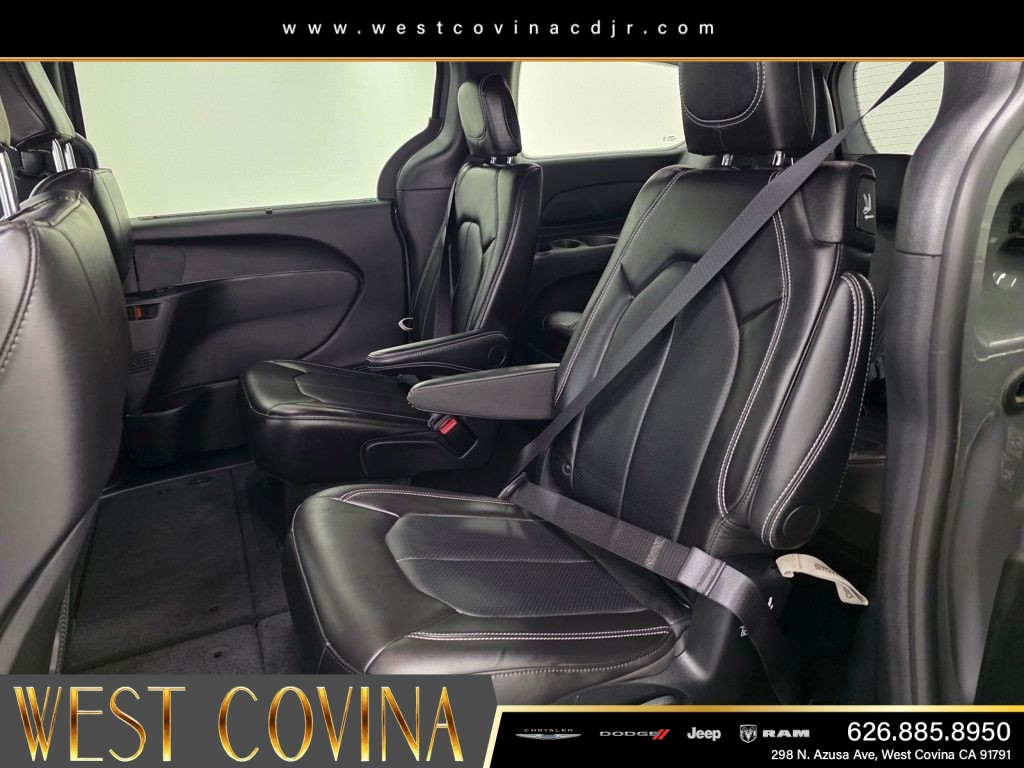 New 2025 Ceramic Gray Clear-Coat Exterior Paint Chrysler Select image 20