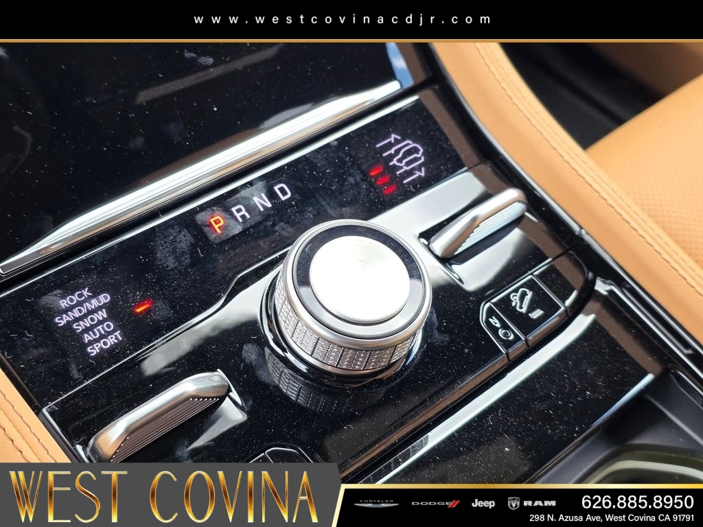 New 2026 Diamond Black Crystal Pearl-Coat Exterior Paint Jeep Summit image 25