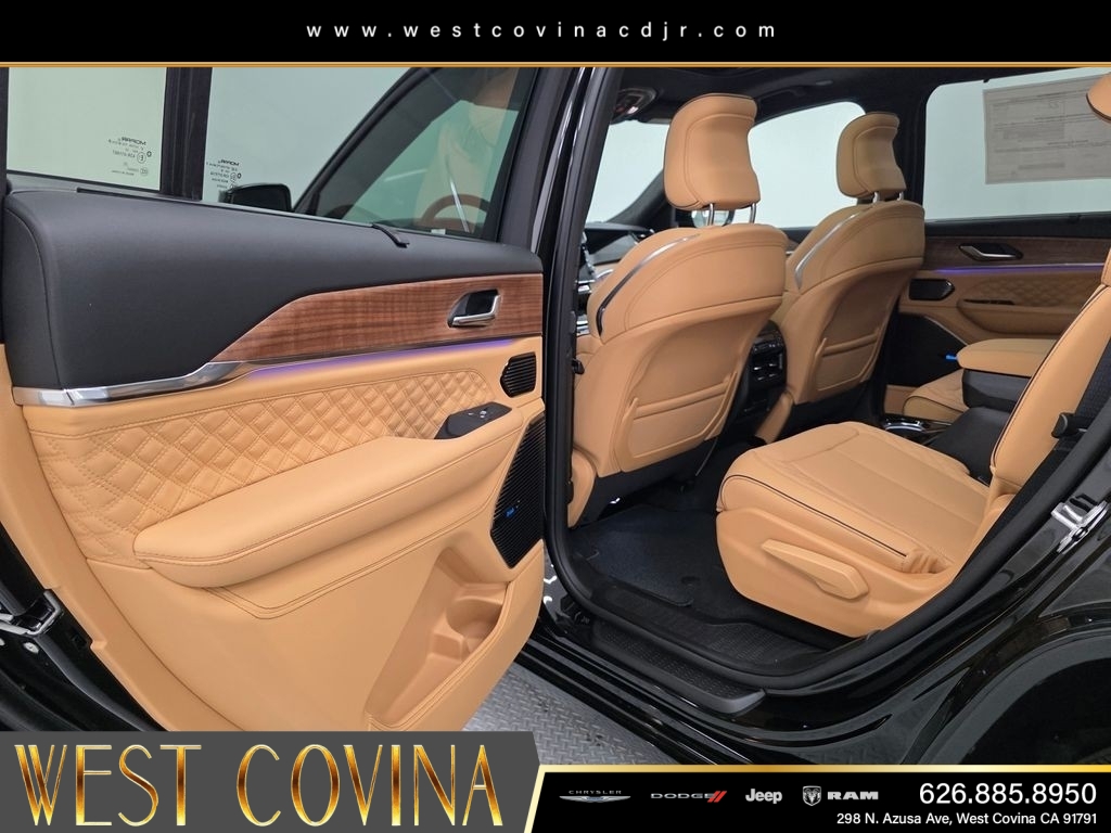 New 2026 Diamond Black Crystal Pearl-Coat Exterior Paint Jeep Summit image 40