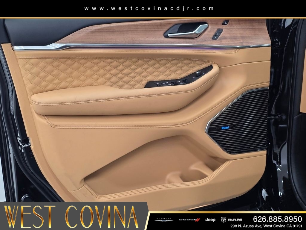 New 2026 Diamond Black Crystal Pearl-Coat Exterior Paint Jeep Summit image 46