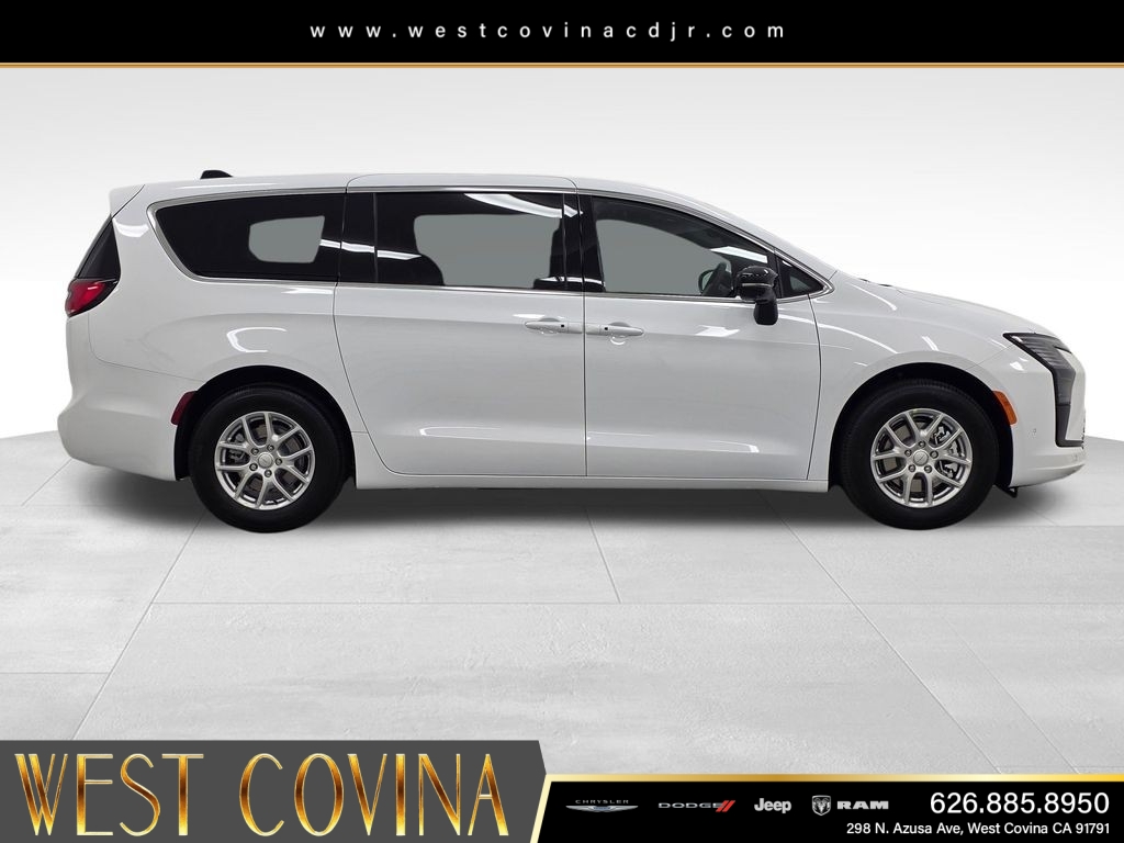 New 2027 Bright White Clear-Coat Exterior Paint Chrysler Select image 4