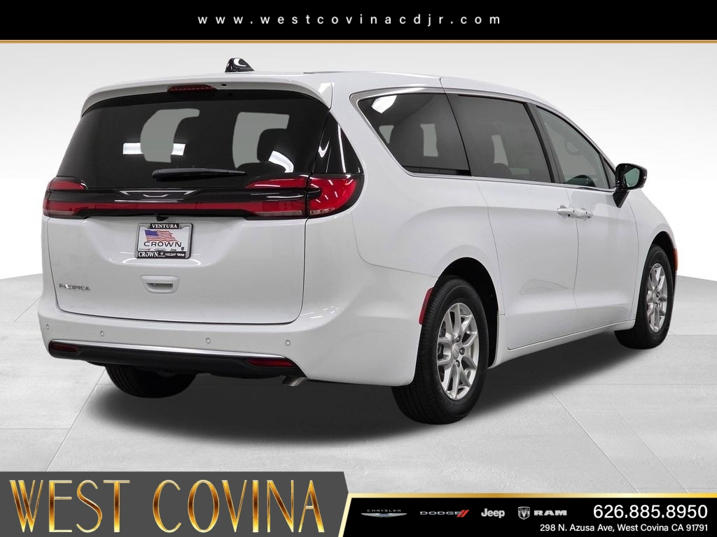 New 2027 Bright White Clear-Coat Exterior Paint Chrysler Select image 5