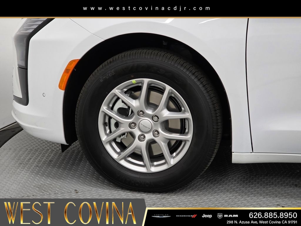 New 2027 Bright White Clear-Coat Exterior Paint Chrysler Select image 9