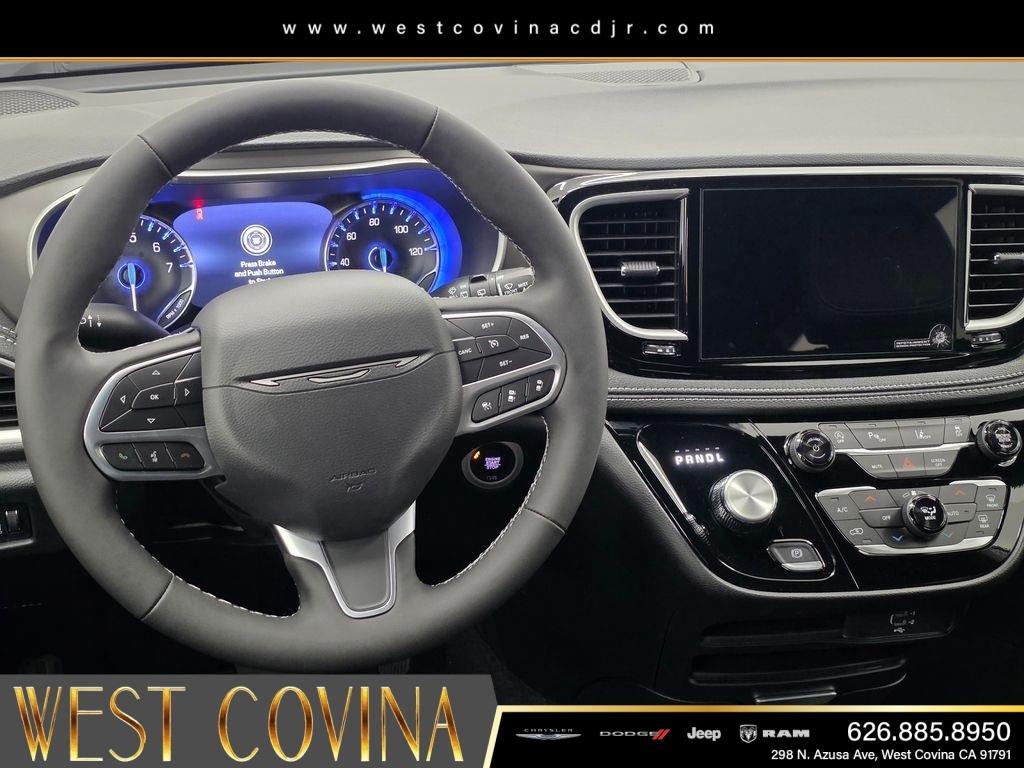 New 2027 Bright White Clear-Coat Exterior Paint Chrysler Select image 11