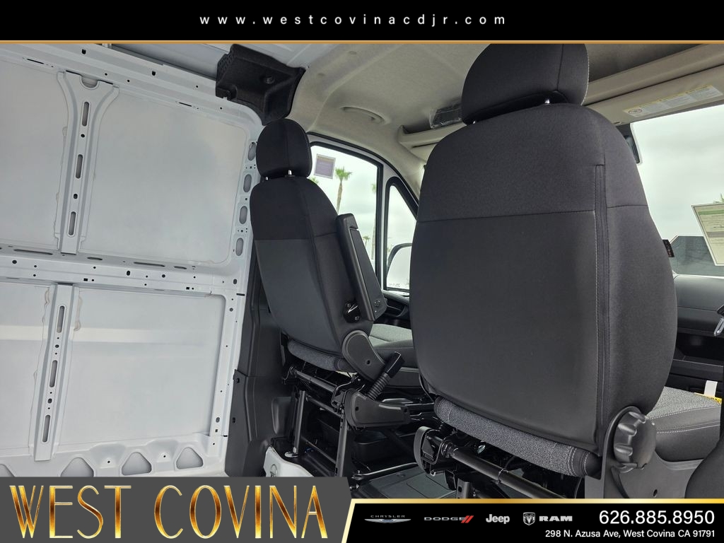 New 2026 Bright White Clear-Coat Exterior Paint RAM Low Roof image 13