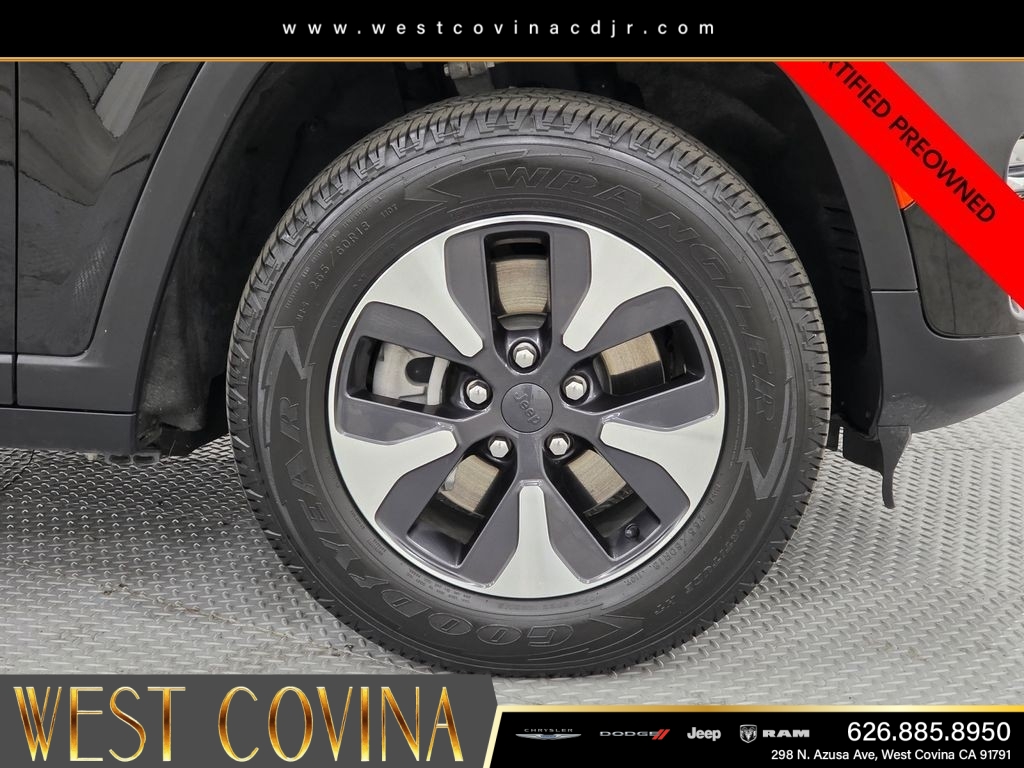 Certified Used 2024 Black Jeep 4xe image 9