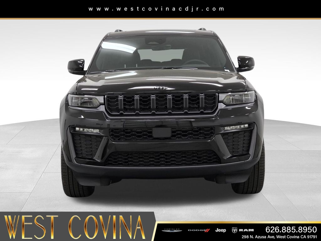 New 2026 Diamond Black Crystal Pearl-Coat Exterior Paint Jeep Limited image 2