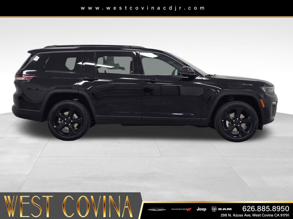 New 2026 Diamond Black Crystal Pearl-Coat Exterior Paint Jeep Limited image 4