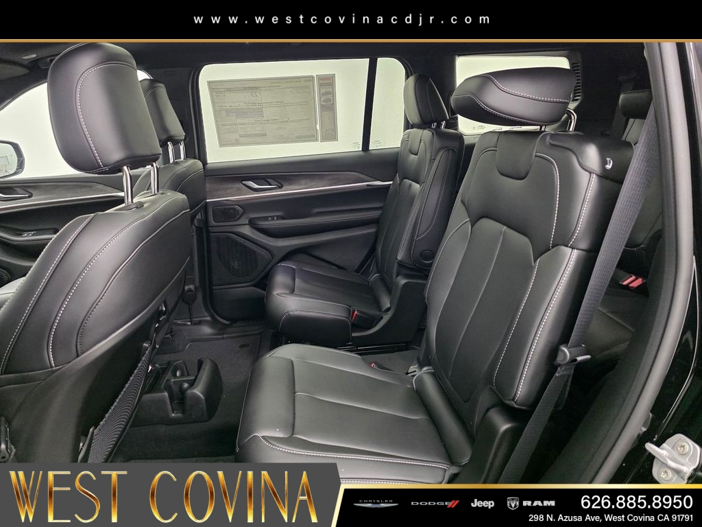 New 2026 Diamond Black Crystal Pearl-Coat Exterior Paint Jeep Limited image 11