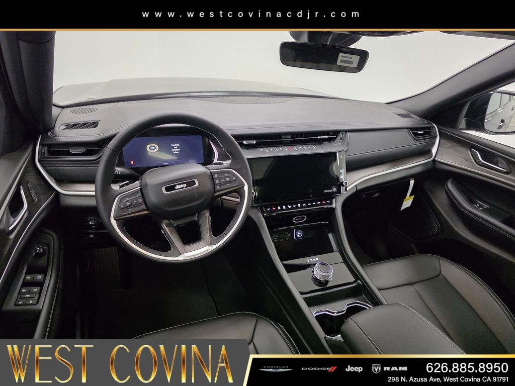 New 2026 Diamond Black Crystal Pearl-Coat Exterior Paint Jeep Limited image 13