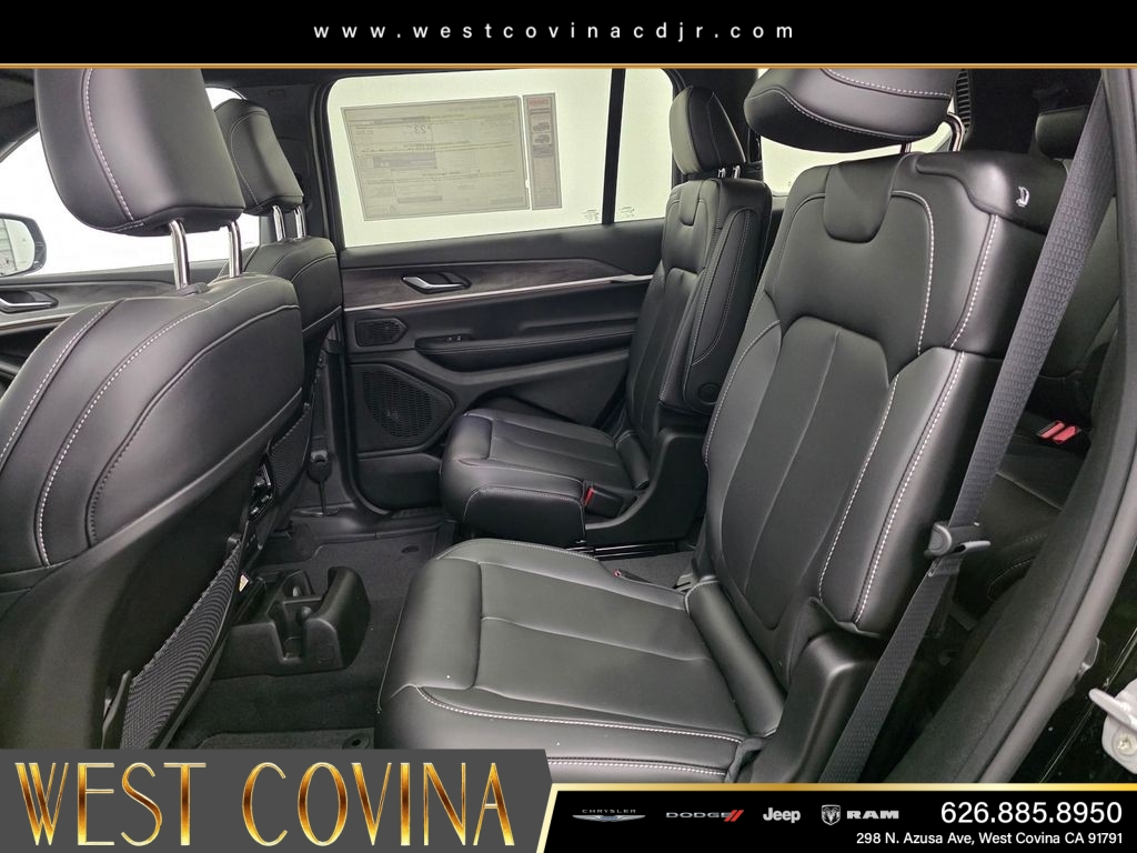 New 2026 Diamond Black Crystal Pearl-Coat Exterior Paint Jeep Limited image 15