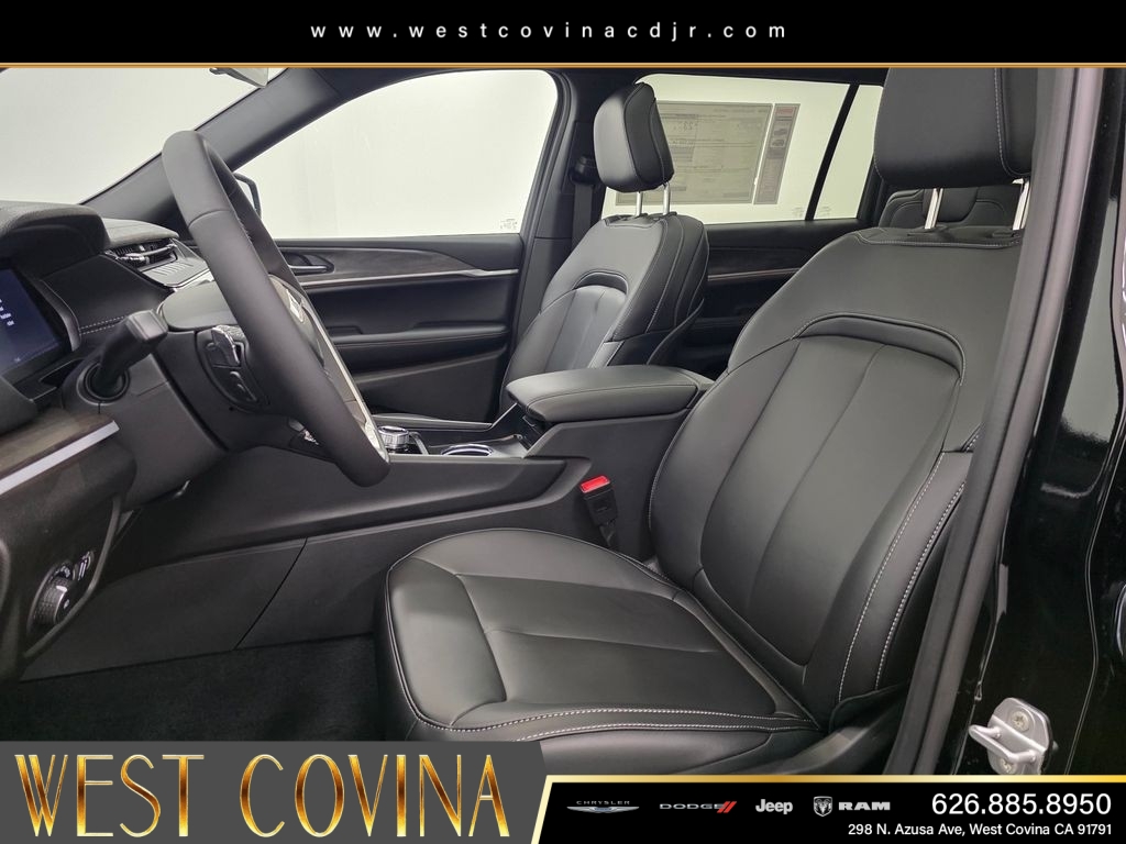 New 2026 Diamond Black Crystal Pearl-Coat Exterior Paint Jeep Limited image 16
