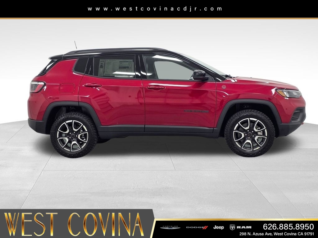 New 2026 Red Hot Pearl-Coat Exterior Paint Jeep Trailhawk image 4