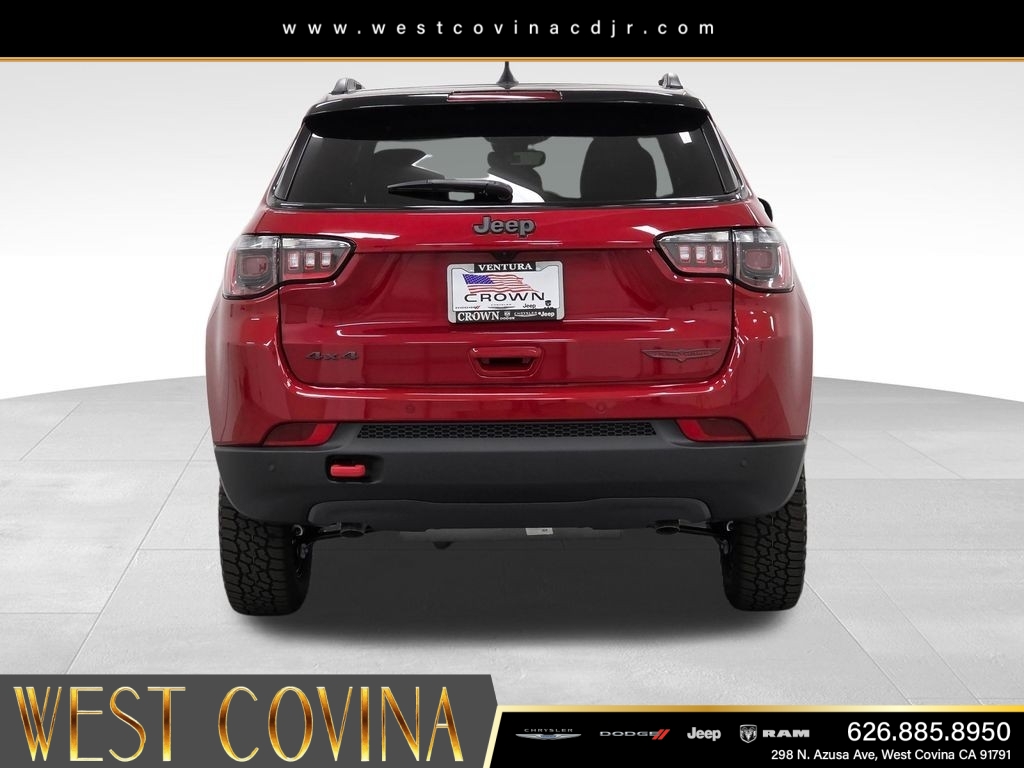 New 2026 Red Hot Pearl-Coat Exterior Paint Jeep Trailhawk image 6