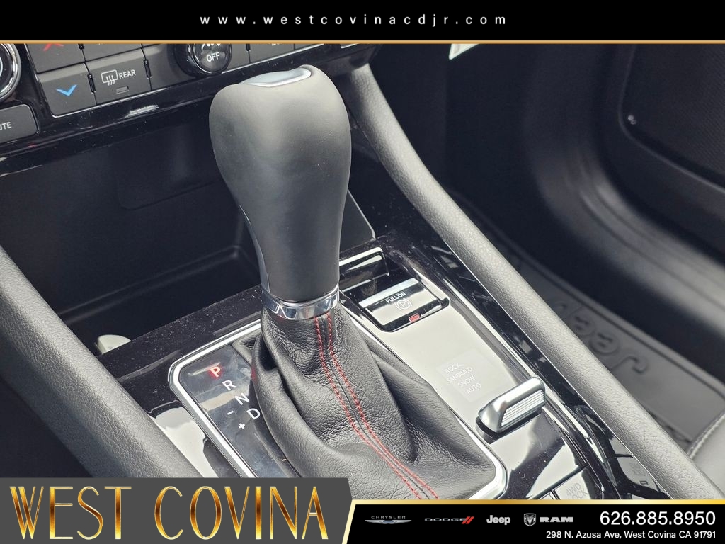 New 2026 Red Hot Pearl-Coat Exterior Paint Jeep Trailhawk image 16