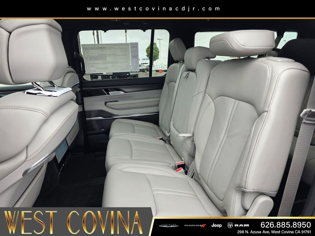New 2026 Bright White Clear-Coat Exterior Paint Jeep Summit Obsidian image 12