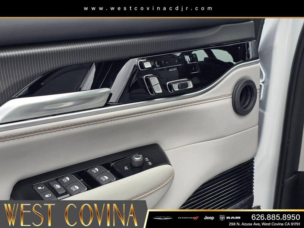New 2026 Bright White Clear-Coat Exterior Paint Jeep Summit Obsidian image 13