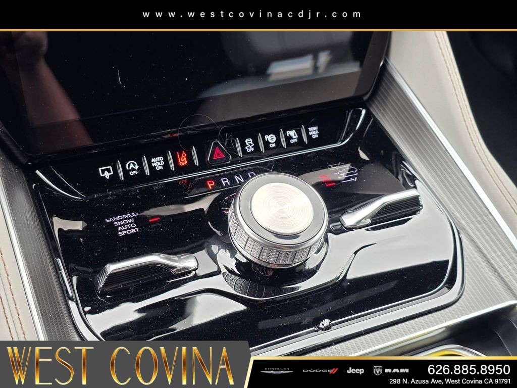 New 2026 Bright White Clear-Coat Exterior Paint Jeep Summit Obsidian image 22