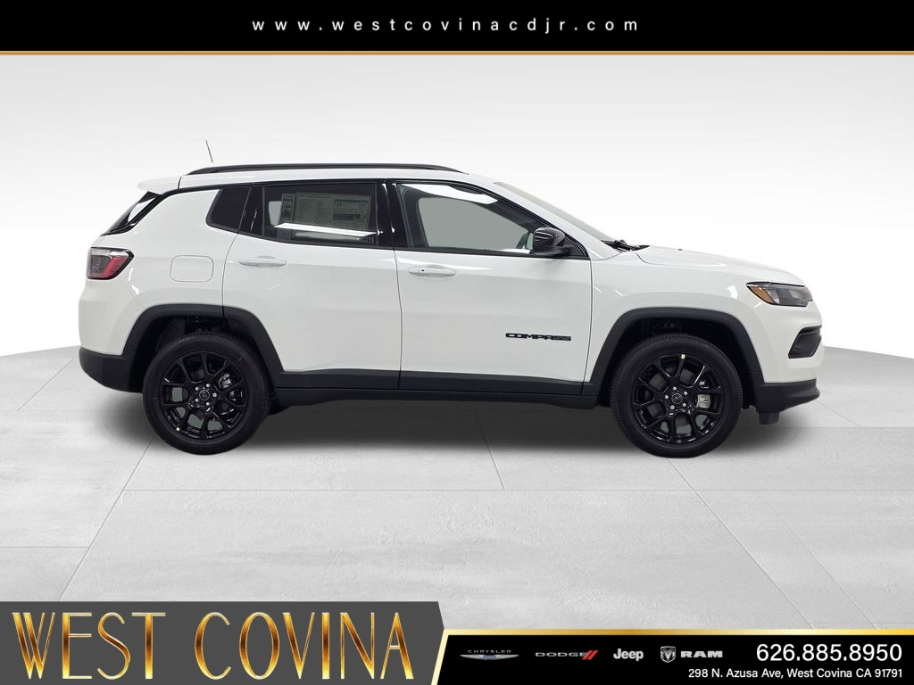 New 2026 Bright White Clearcoat Jeep Latitude image 4