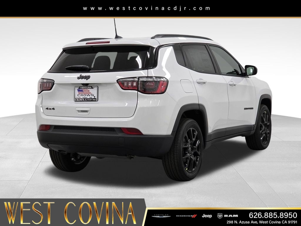 New 2026 Bright White Clearcoat Jeep Latitude image 5
