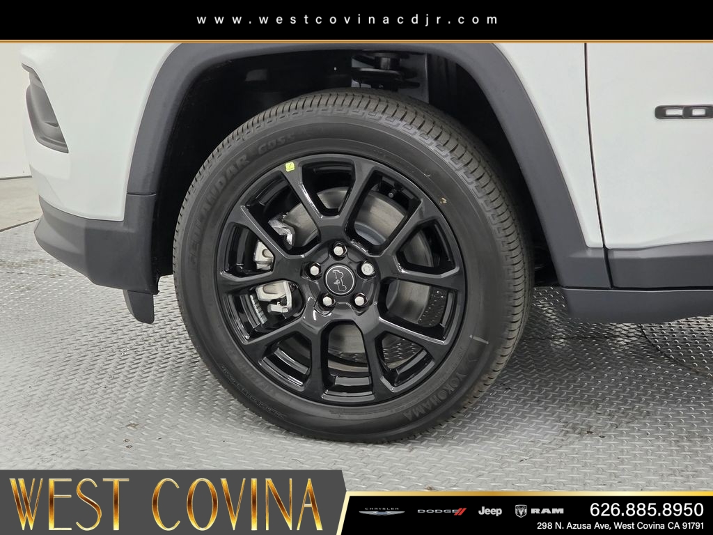 New 2026 Bright White Clearcoat Jeep Latitude image 9