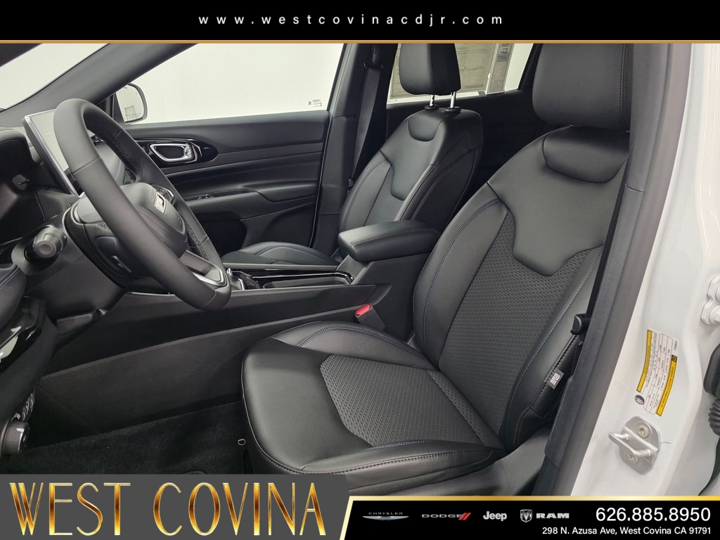 New 2026 Bright White Clearcoat Jeep Latitude image 12