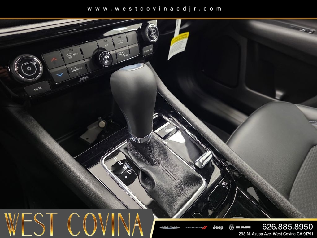 New 2026 Bright White Clearcoat Jeep Latitude image 15