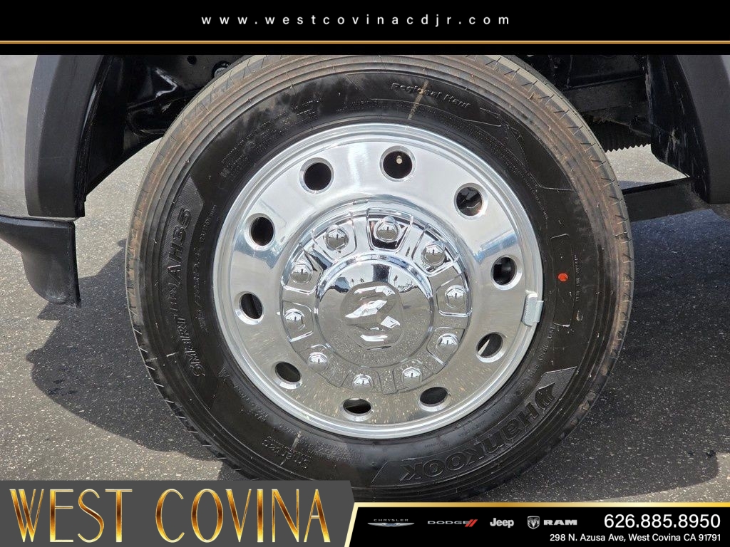 New 2026 Bright White Clear-Coat Exterior Paint RAM Tradesman image 9