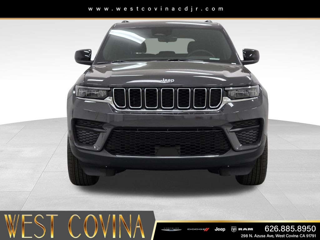 New 2026 Baltic Gray Metallic Clear-Coat Exterior Paint Jeep Laredo image 2