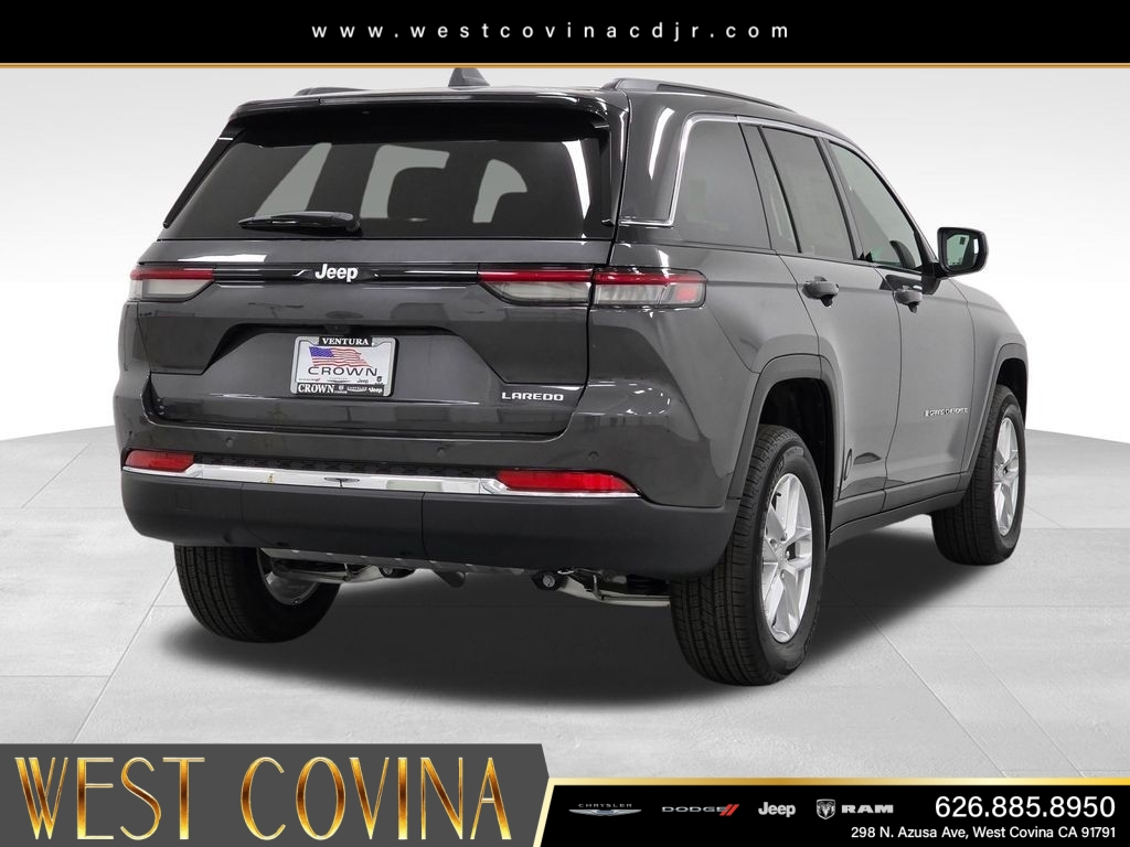 New 2026 Baltic Gray Metallic Clear-Coat Exterior Paint Jeep Laredo image 5