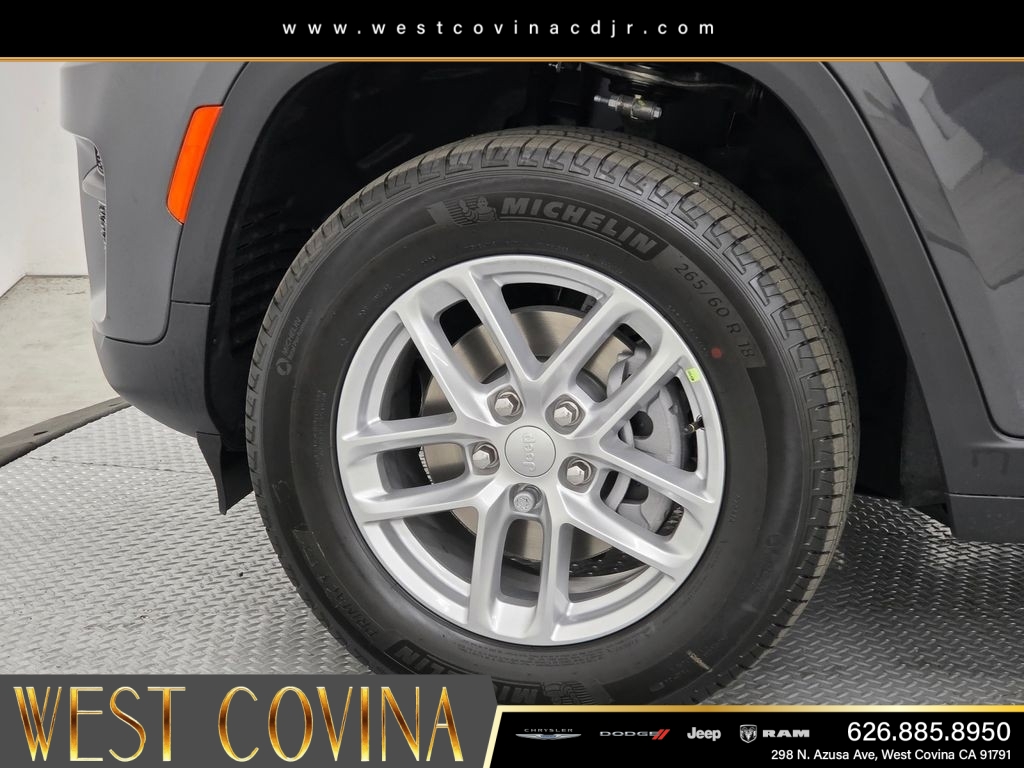 New 2026 Baltic Gray Metallic Clear-Coat Exterior Paint Jeep Laredo image 9