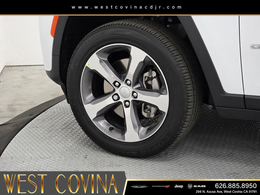 New 2026 Bright White Clear-Coat Exterior Paint Jeep Limited image 9