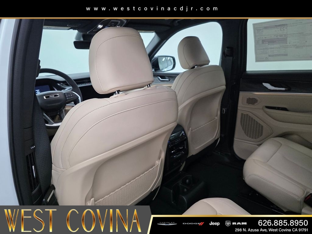 New 2026 Bright White Clear-Coat Exterior Paint Jeep Limited image 12