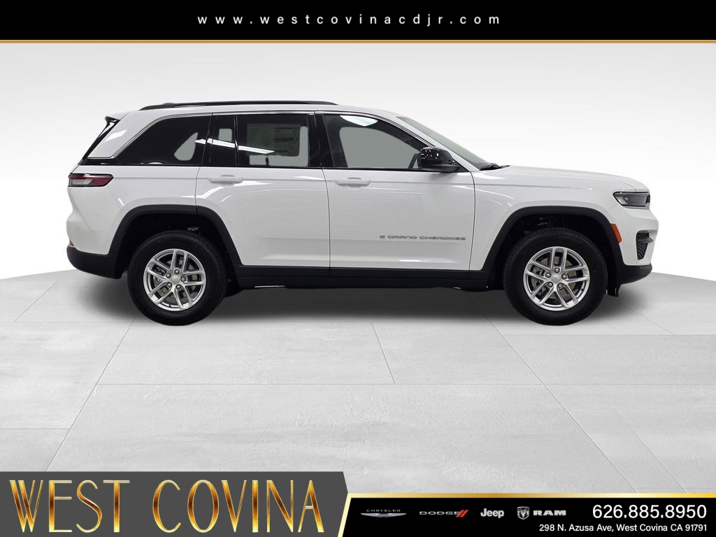 New 2026 Bright White Clearcoat Jeep Laredo image 4